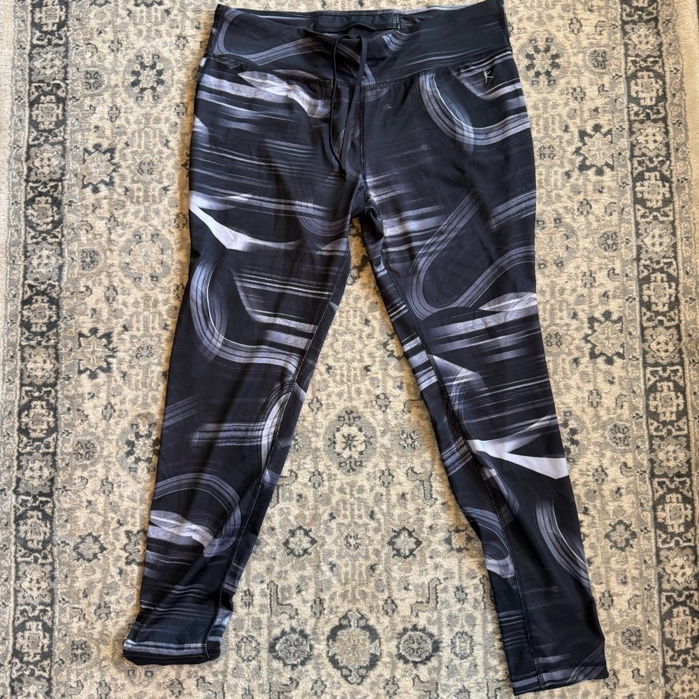 Danskin Fitted Black and Gray Patterned Leggings - Picture 3 of 4